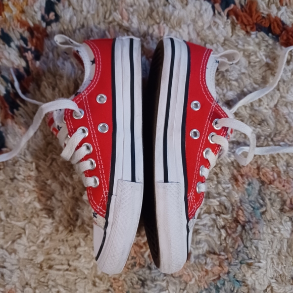 Converse Double Tongue/Canvas • Red & White With Blue Stars • Kids Size 11 - Picture 7 of 11